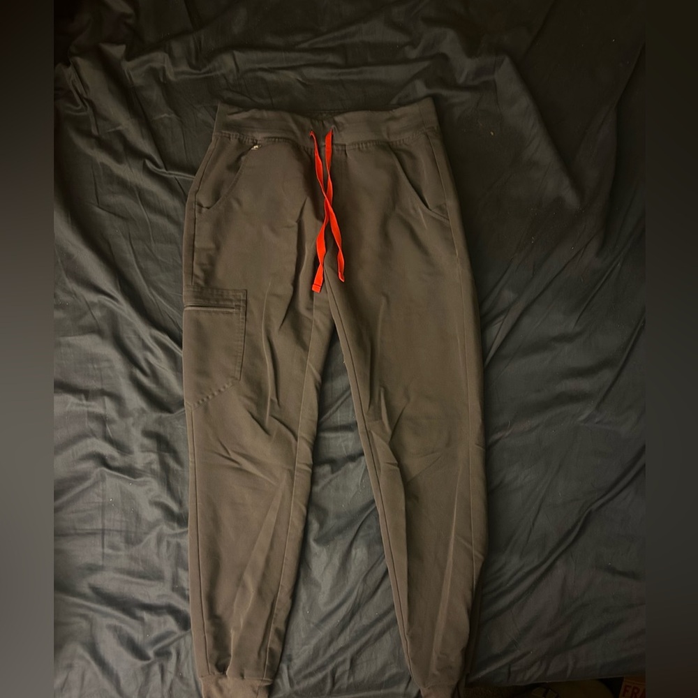 Gray figs jogger scrubs